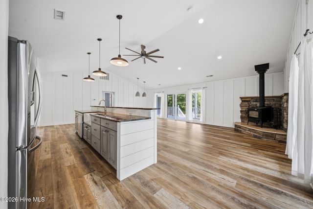 614 Cape Fear Drive, Burgaw, NC 28425