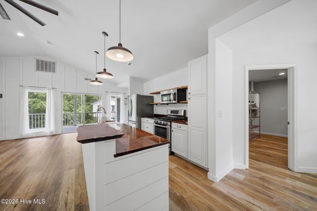 614 Cape Fear Drive, Burgaw, NC 28425
