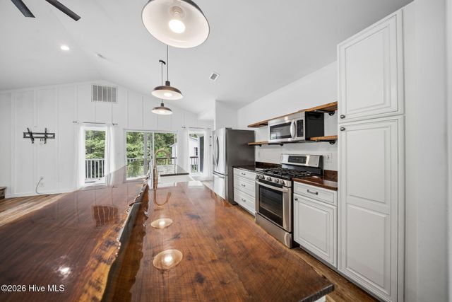 614 Cape Fear Drive, Burgaw, NC 28425