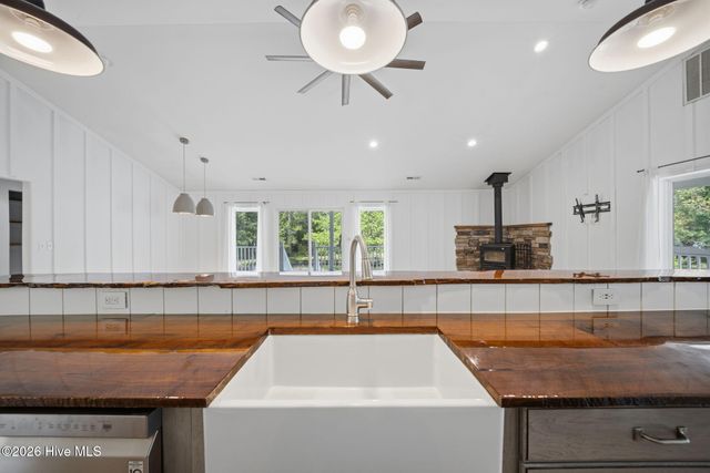 614 Cape Fear Drive, Burgaw, NC 28425