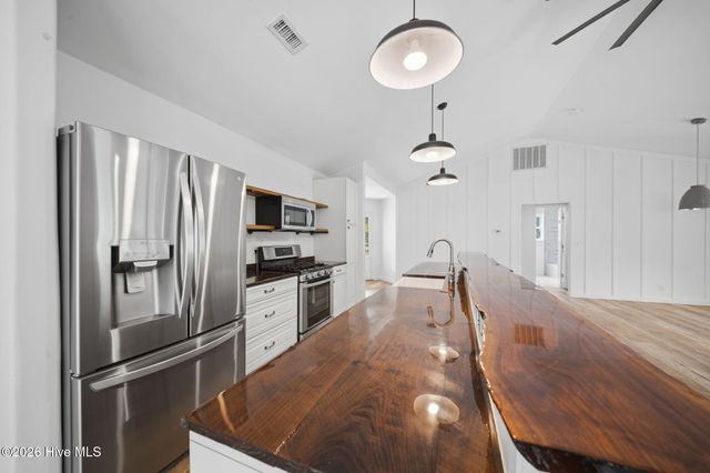 614 Cape Fear Drive, Burgaw, NC 28425