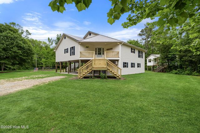 614 Cape Fear Drive, Burgaw, NC 28425