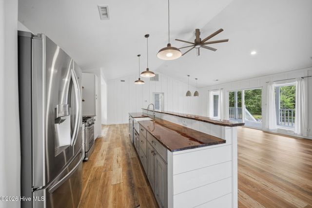 614 Cape Fear Drive, Burgaw, NC 28425