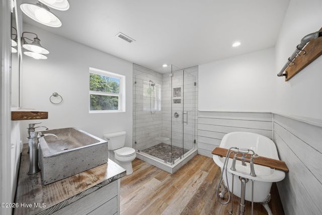 614 Cape Fear Drive, Burgaw, NC 28425