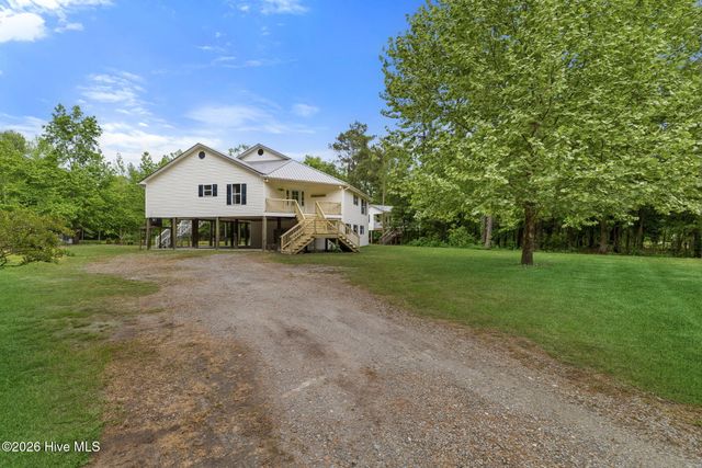614 Cape Fear Drive, Burgaw, NC 28425