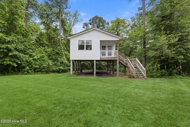 614 Cape Fear Drive, Burgaw, NC 28425