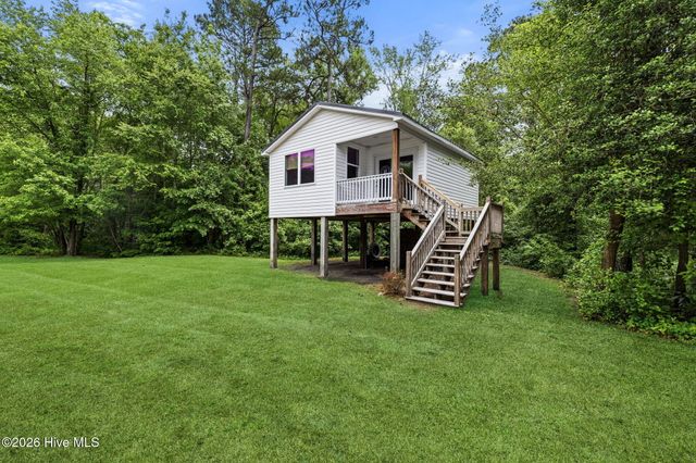 614 Cape Fear Drive, Burgaw, NC 28425