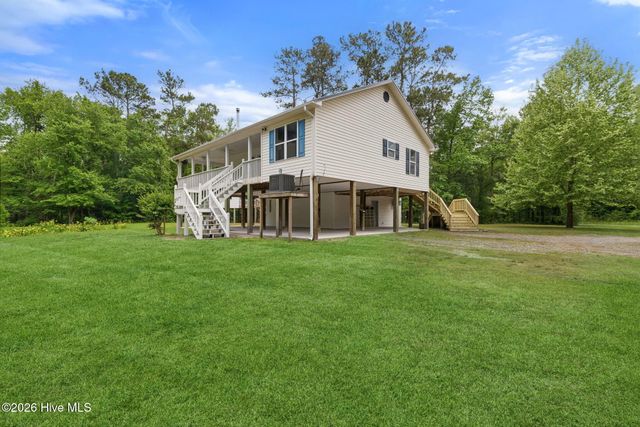 614 Cape Fear Drive, Burgaw, NC 28425