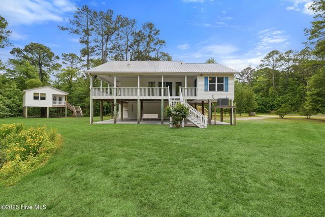 614 Cape Fear Drive, Burgaw, NC 28425
