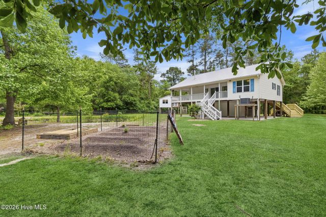 614 Cape Fear Drive, Burgaw, NC 28425