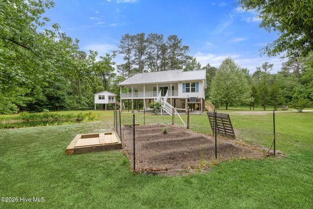 614 Cape Fear Drive, Burgaw, NC 28425