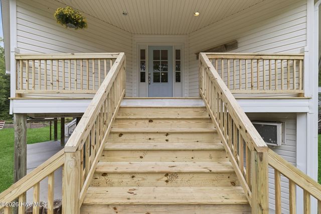 614 Cape Fear Drive, Burgaw, NC 28425
