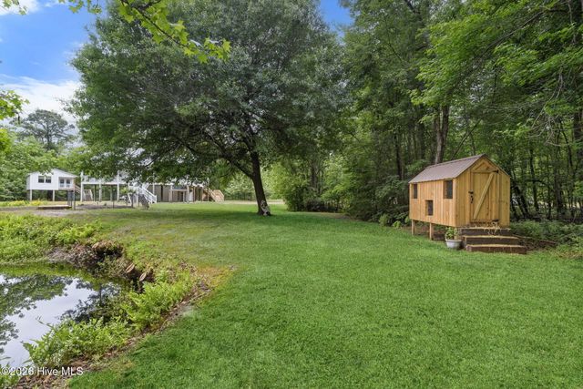 614 Cape Fear Drive, Burgaw, NC 28425