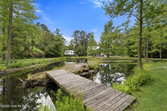 614 Cape Fear Drive, Burgaw, NC 28425