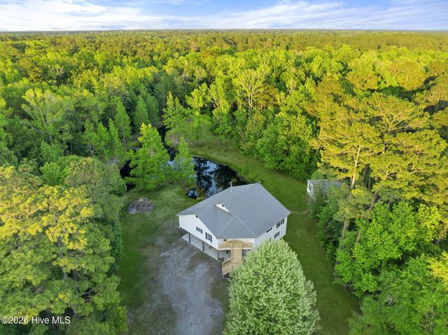 614 Cape Fear Drive, Burgaw, NC 28425