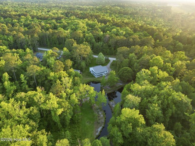 614 Cape Fear Drive, Burgaw, NC 28425