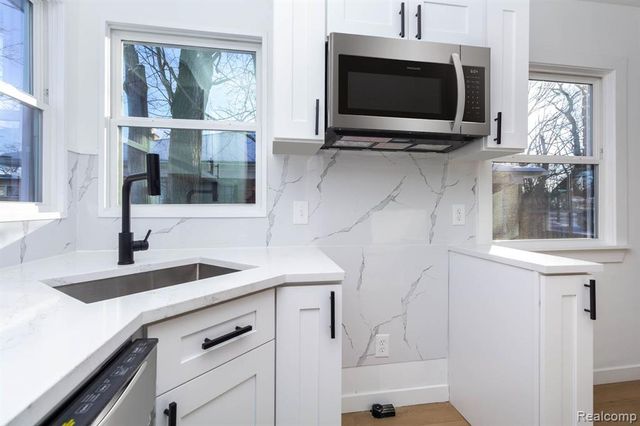 18890 Grayfield Street, Detroit, MI 48219