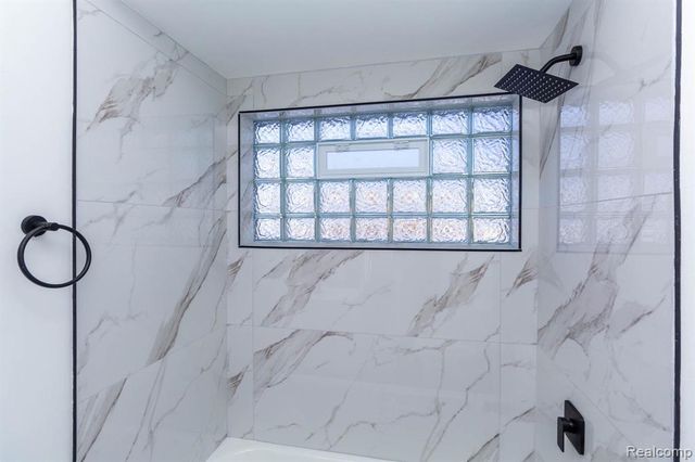 18890 Grayfield Street, Detroit, MI 48219