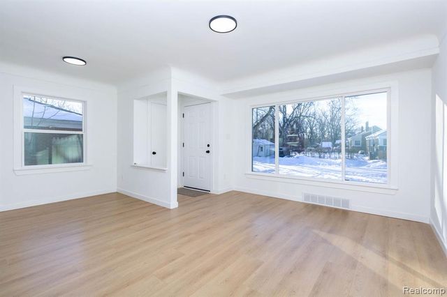 18890 Grayfield Street, Detroit, MI 48219