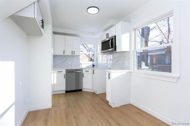 18890 Grayfield Street, Detroit, MI 48219