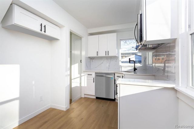 18890 Grayfield Street, Detroit, MI 48219