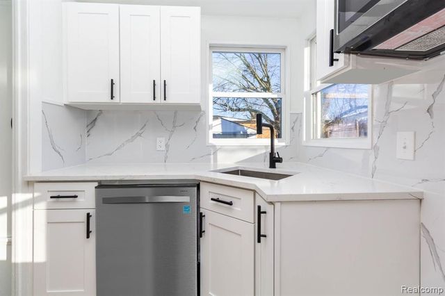 18890 Grayfield Street, Detroit, MI 48219