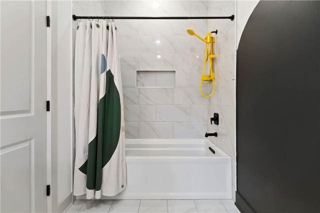 4017 Sommerset Street, Rogers, AR 72758