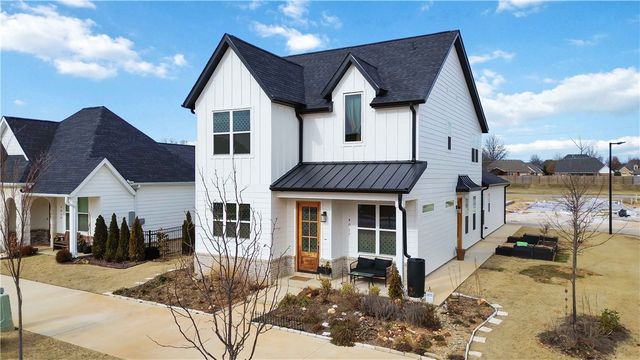 4017 Sommerset Street, Rogers, AR 72758