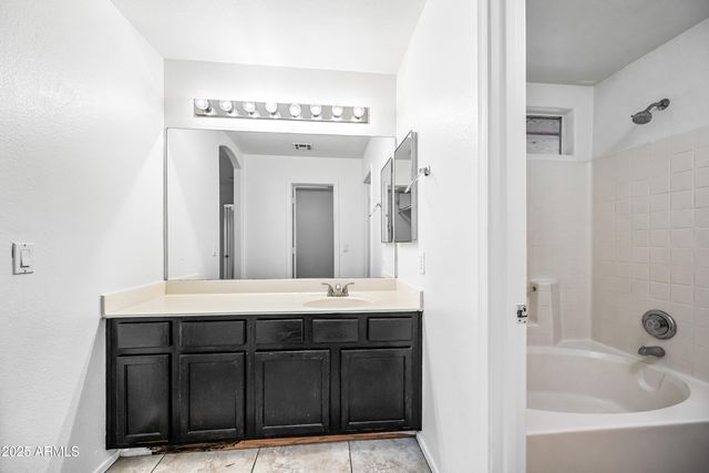 9018 W CAMBRIDGE Avenue, Phoenix, AZ 85037