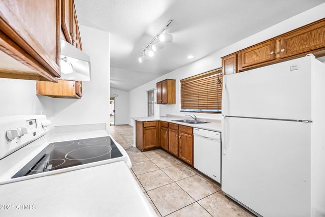 9018 W CAMBRIDGE Avenue, Phoenix, AZ 85037