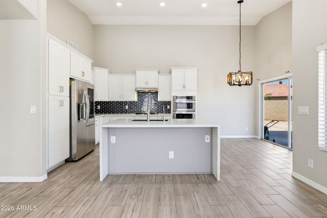 1274 E LAKE Drive, Gilbert, AZ 85234