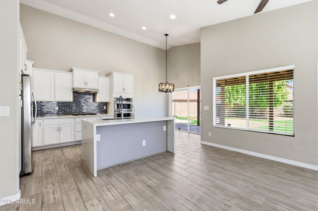 1274 E LAKE Drive, Gilbert, AZ 85234