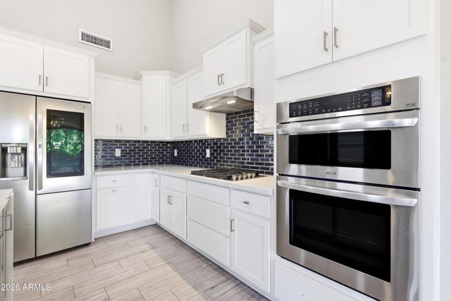 1274 E LAKE Drive, Gilbert, AZ 85234