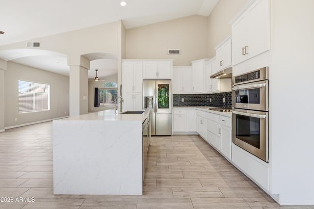 1274 E LAKE Drive, Gilbert, AZ 85234