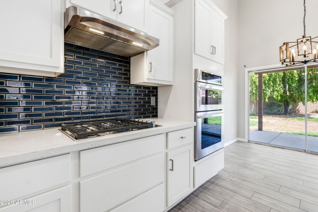 1274 E LAKE Drive, Gilbert, AZ 85234