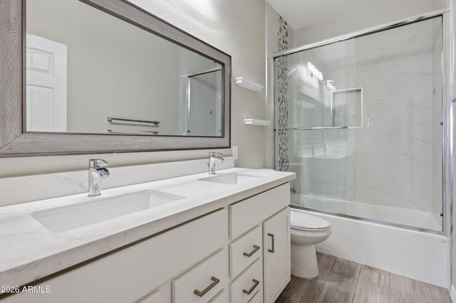 1274 E LAKE Drive, Gilbert, AZ 85234