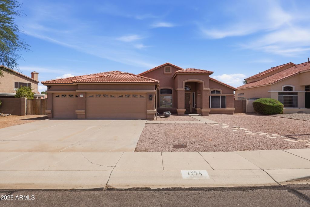 1274 E LAKE Drive, Gilbert, AZ 85234