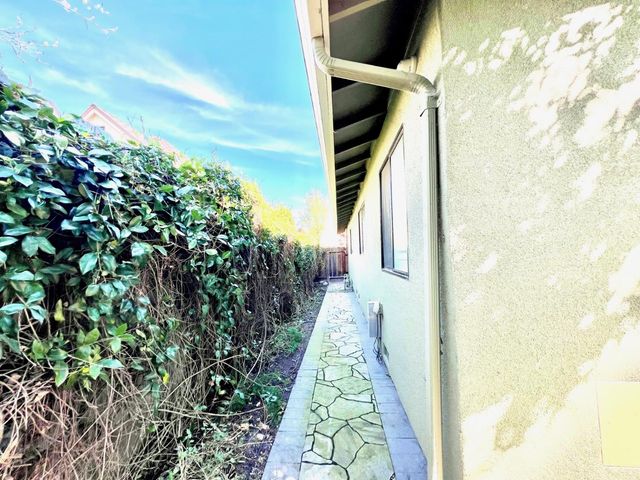 3837 Marigold Ln, Modesto, CA 95356