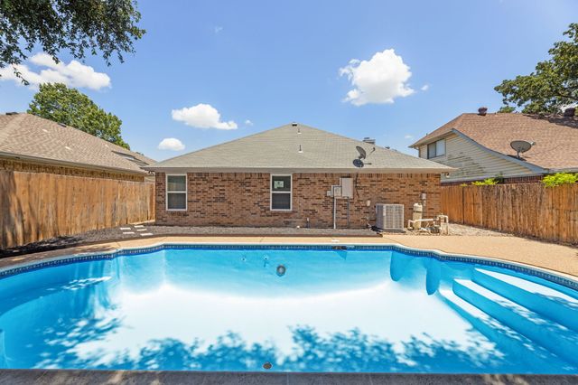 5702 Fox Hunt Drive, Arlington, TX 76017
