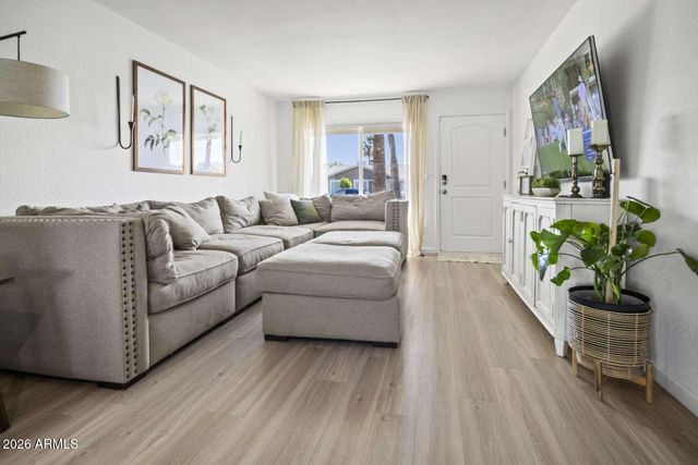 828 W WESTCHESTER Avenue, Tempe, AZ 85283