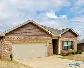 507 Raccoon Way, Hartselle, AL 35640