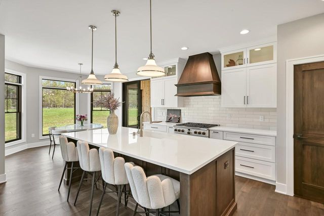 254 River Oaks CIRCLE, Delafield, WI 53018
