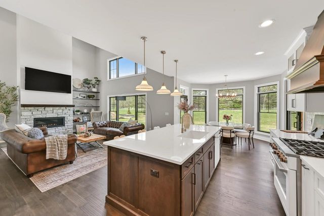254 River Oaks CIRCLE, Delafield, WI 53018
