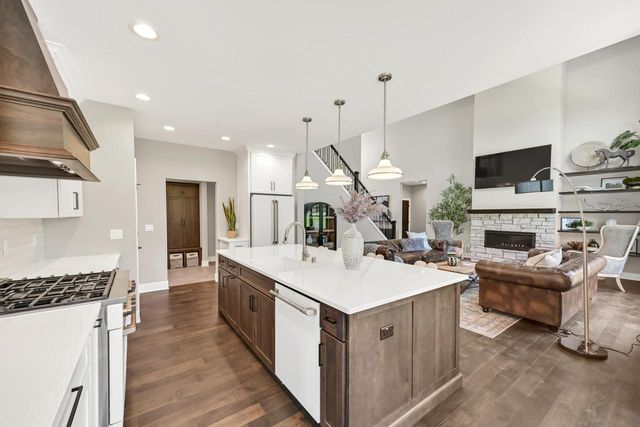 254 River Oaks CIRCLE, Delafield, WI 53018