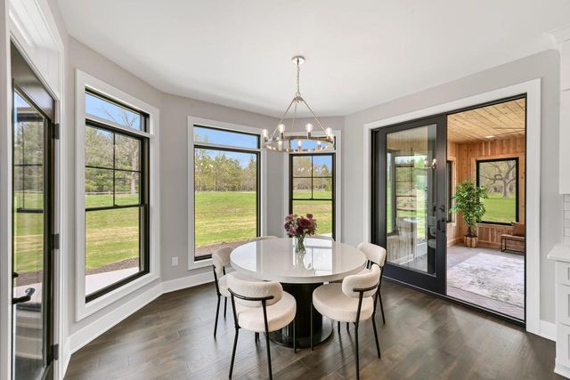 254 River Oaks CIRCLE, Delafield, WI 53018
