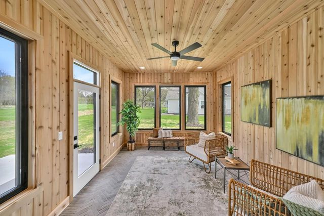 254 River Oaks CIRCLE, Delafield, WI 53018
