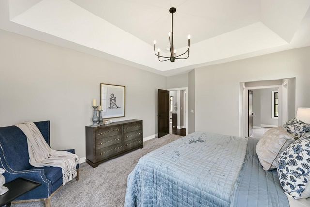 254 River Oaks CIRCLE, Delafield, WI 53018