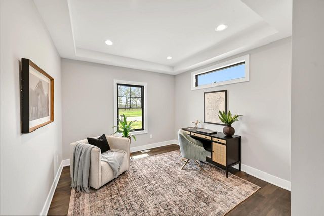 254 River Oaks CIRCLE, Delafield, WI 53018
