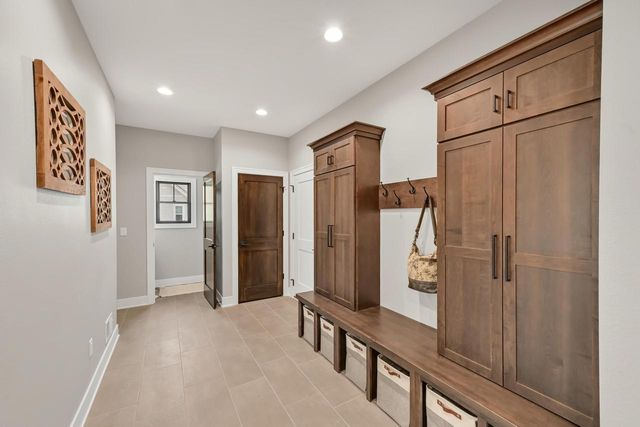 254 River Oaks CIRCLE, Delafield, WI 53018