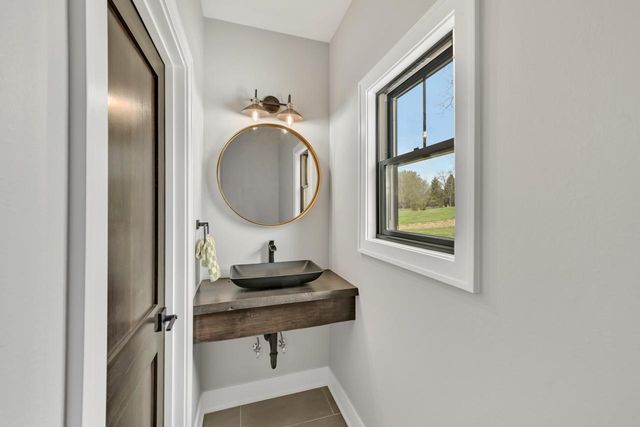 254 River Oaks CIRCLE, Delafield, WI 53018